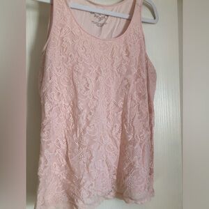 Women’s XL lace tank top.